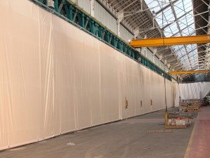 Pour les cloisons de votre industrie ou entrepôt, pensez aux textiles techniques
