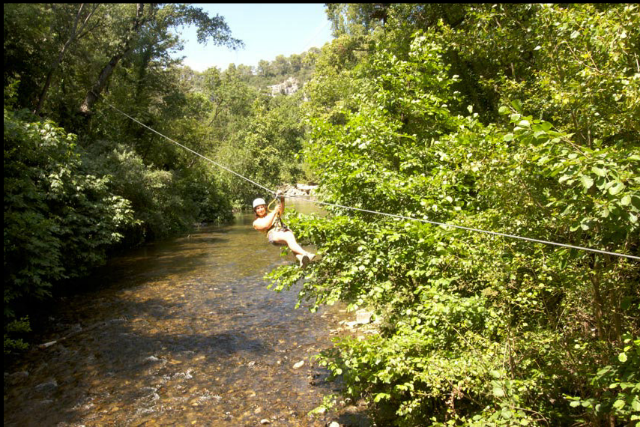 Découvrez l'environnement des Alpes-Maritimes différemment avec le parcours Canyon Forest.